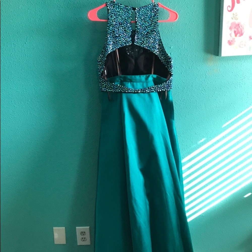PROM DRESS - Picture 2 of 4